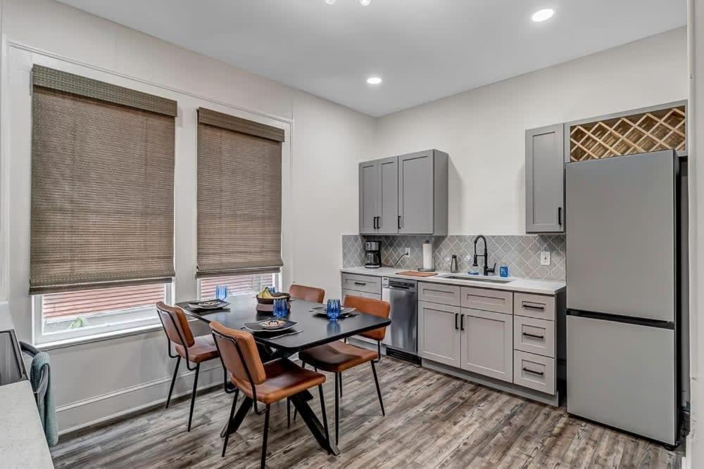 Contemporary Apartment - 5 Min To Tiaa Bank Field! Jacksonville Eksteriør bilde